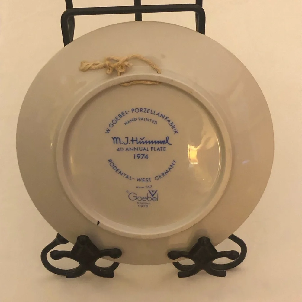 Goebel Hummel 1974 Decorative Plate Girl with Geese Porcelain Bas Relief - Picture 15 of 15